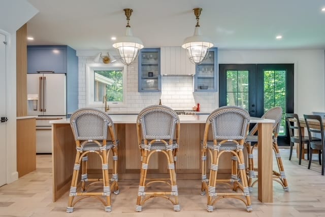 Island seating for four in white oak — kitchen renovation by Corey Bowen Construction in Hudson, QC