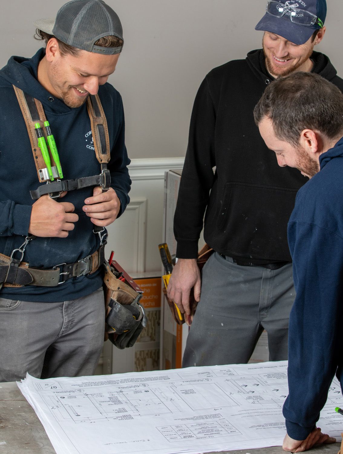 L’équipe de Corey Bowen Construction dans une rénovation terminée dans la région de Hudson