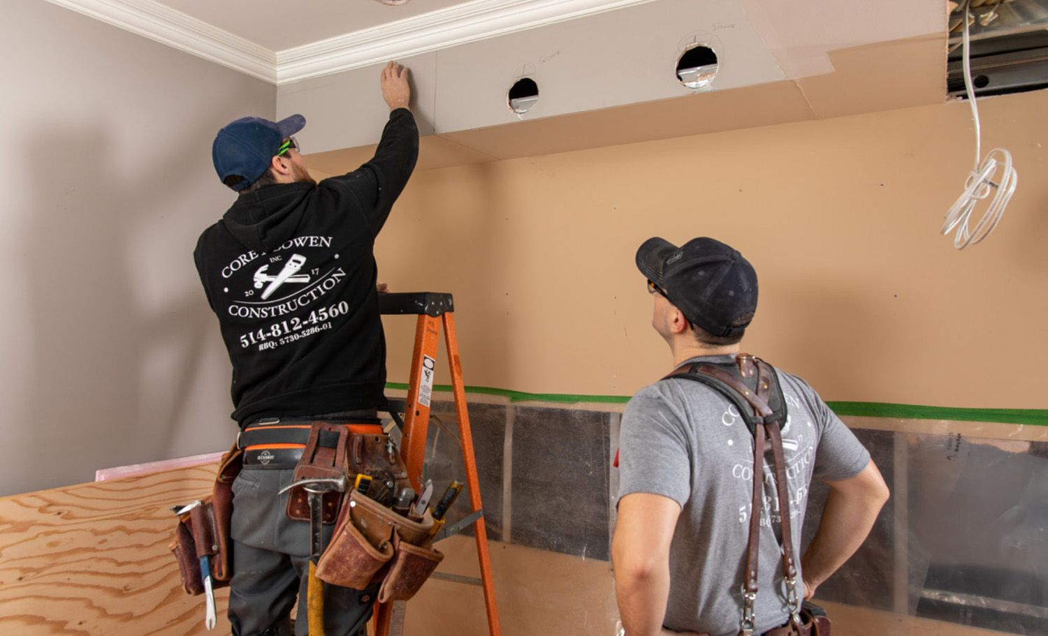 L’équipe de Corey Bowen Construction au travail sur une rénovation près de Hudson